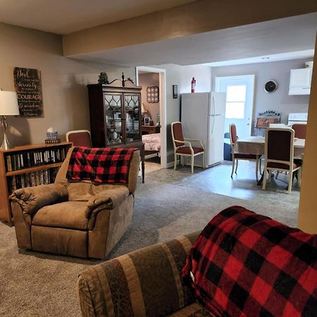 גושן Lovely 3- Bedroom Apartment With Street Parking. מראה חיצוני תמונה