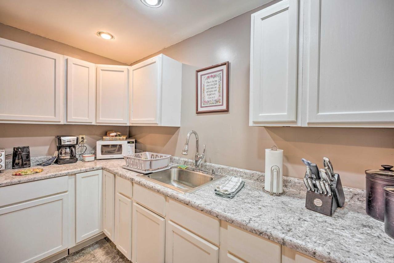 גושן Lovely 3- Bedroom Apartment With Street Parking. מראה חיצוני תמונה